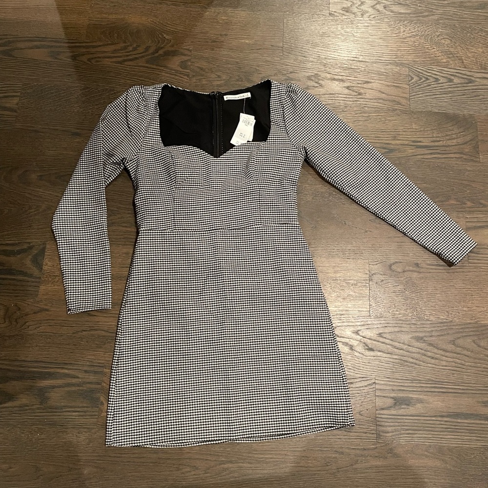 Black and white checkered Abercrombie long sleeve mini dress